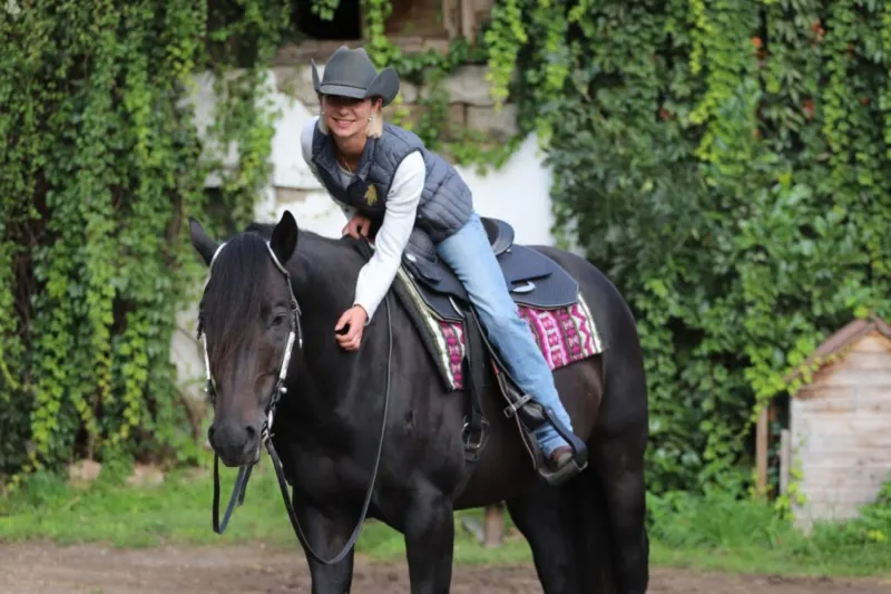 Lisa Georgi — Trainer im SaddleWorld-Trainerprogramm